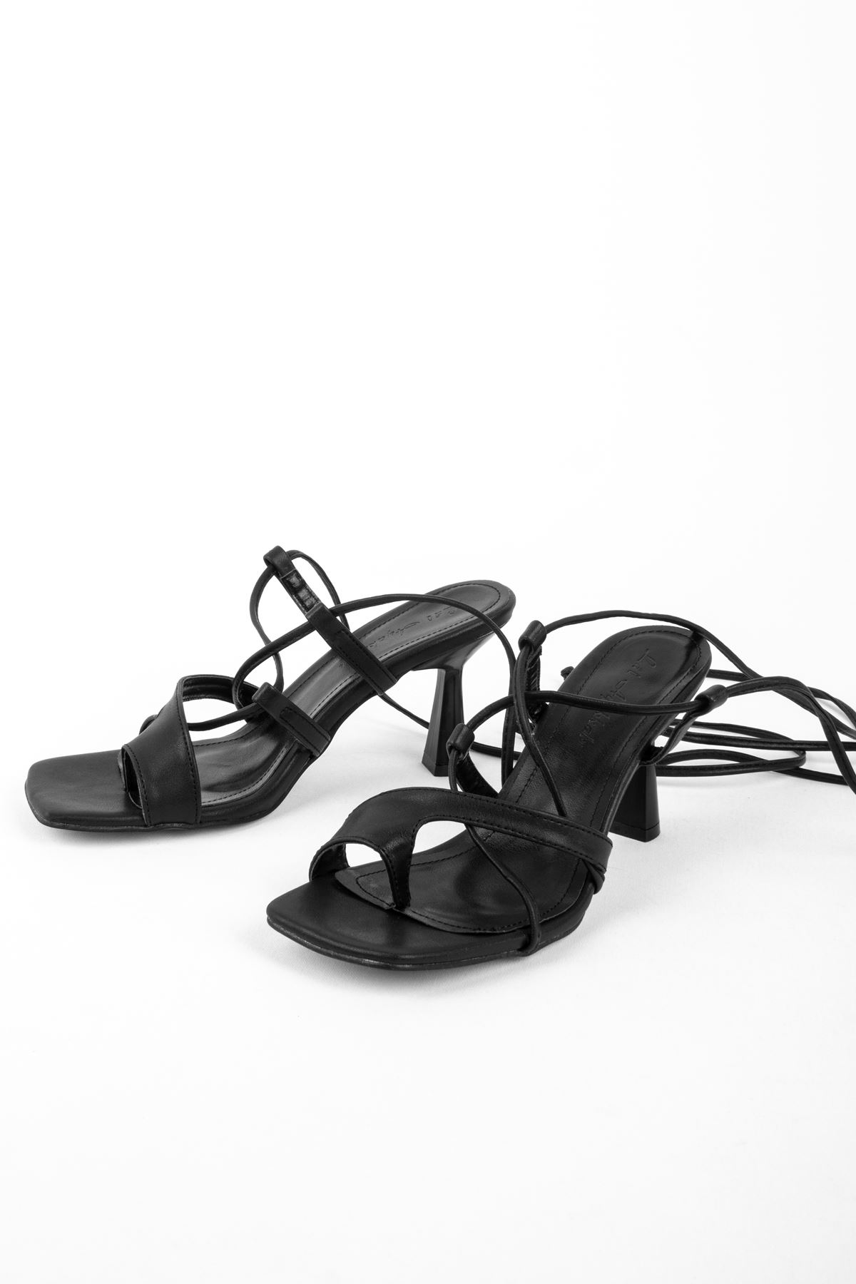 Olive Kadın Topuklu Ayakkabı Parmak Geçme Detaylı-siyah