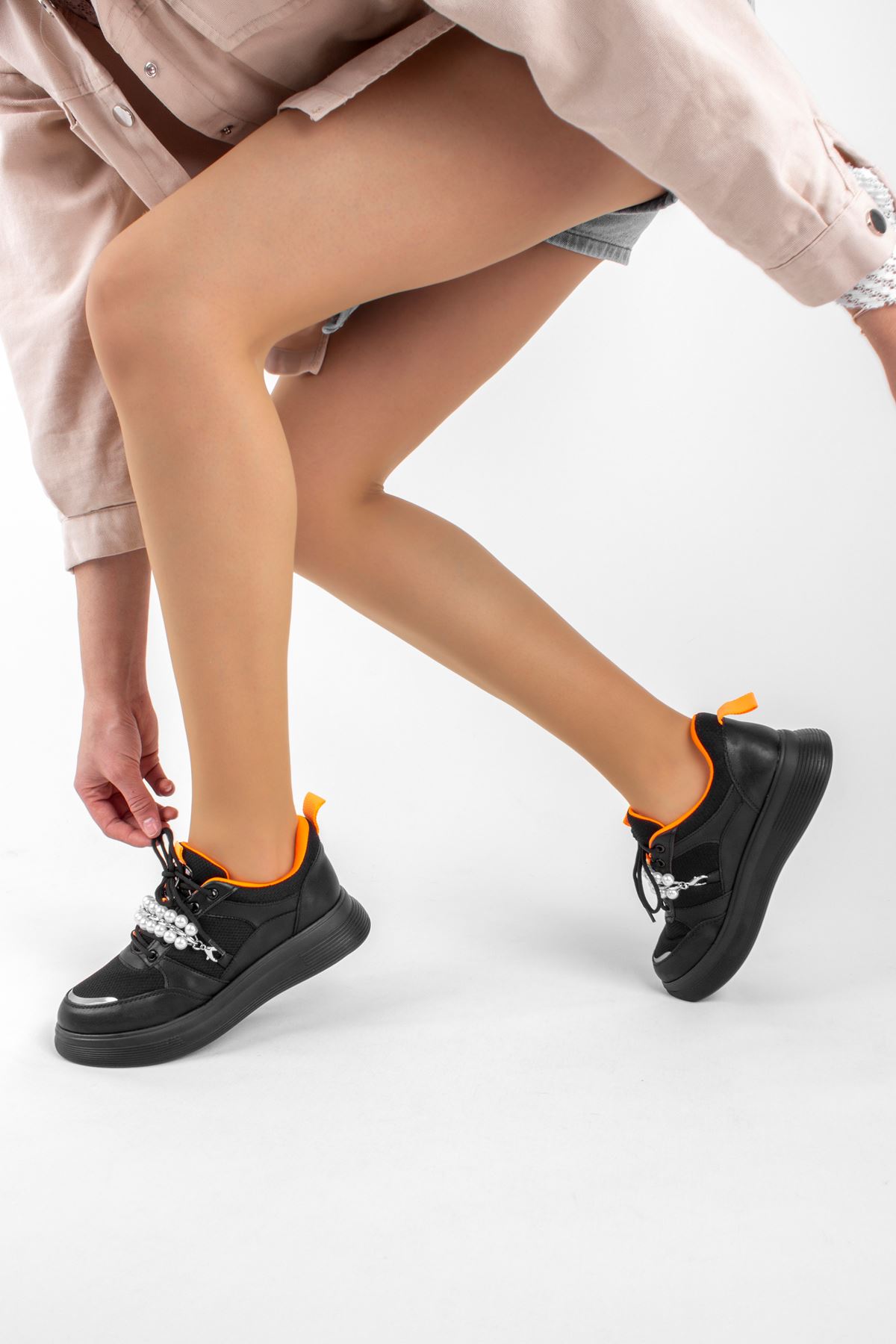 Long Kadın Spor Ayakkabı Çıkarılabilir İnci Detaylı-siyah