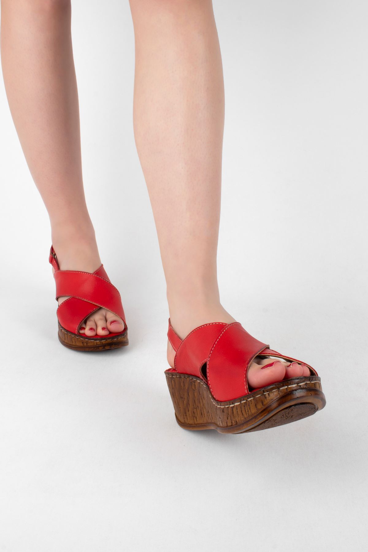 Kadın Hakiki Deri Dolgu Topuk Ayakkabı Çapraz Detaylı-Kırmızı