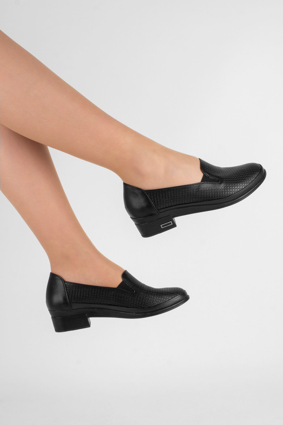 Jambu Kadın Hakiki Deri Ayakkabı Küçük Topuk-siyah