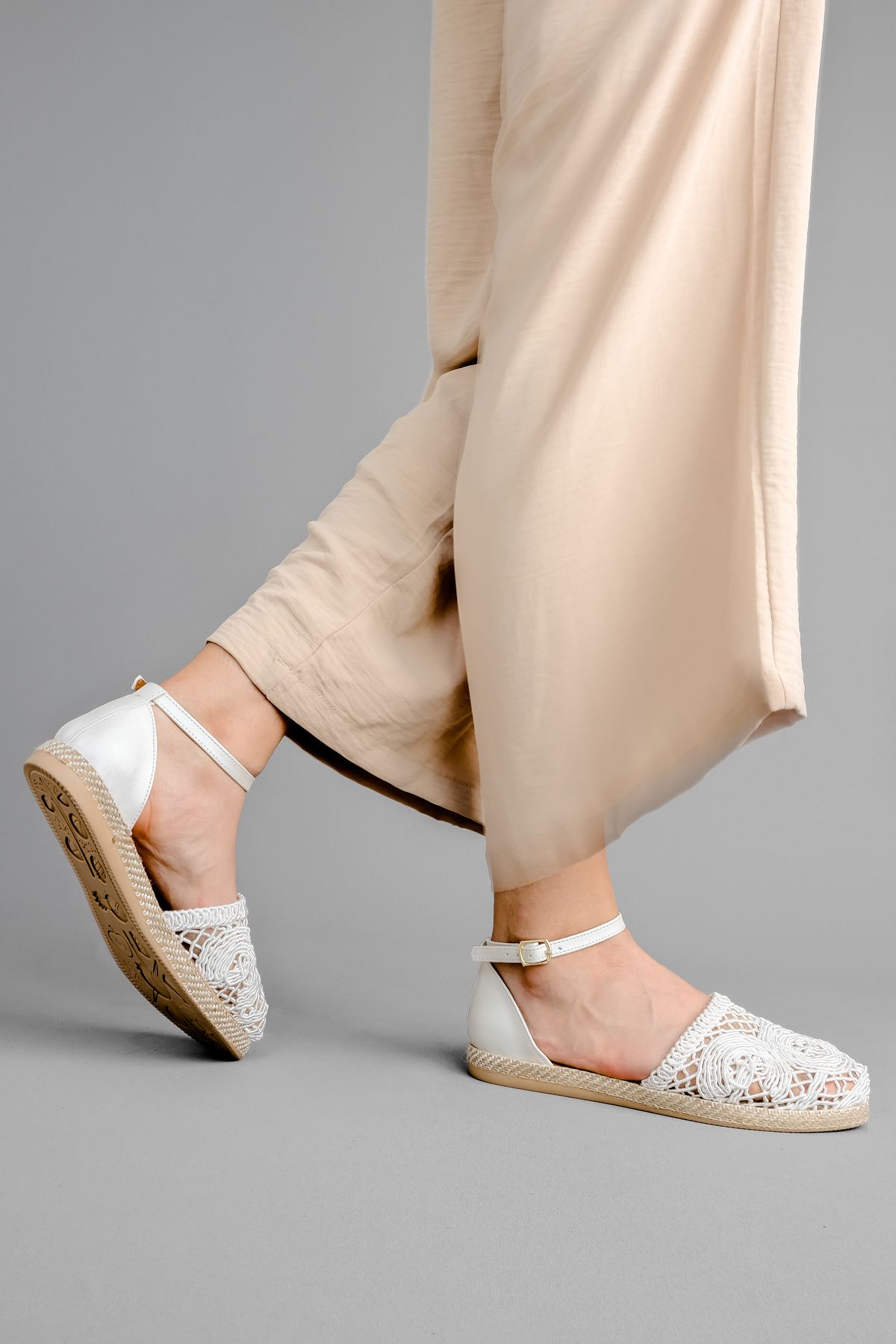 Kevin Kadın Hasır Desenli Bilekten Bağlama Sandalet-beyaz