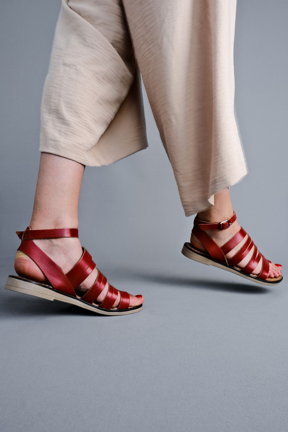 Lavender Kadın Hakiki Deri Şeritli Parmak Arası Bodrum Sandalet-Kırmızı