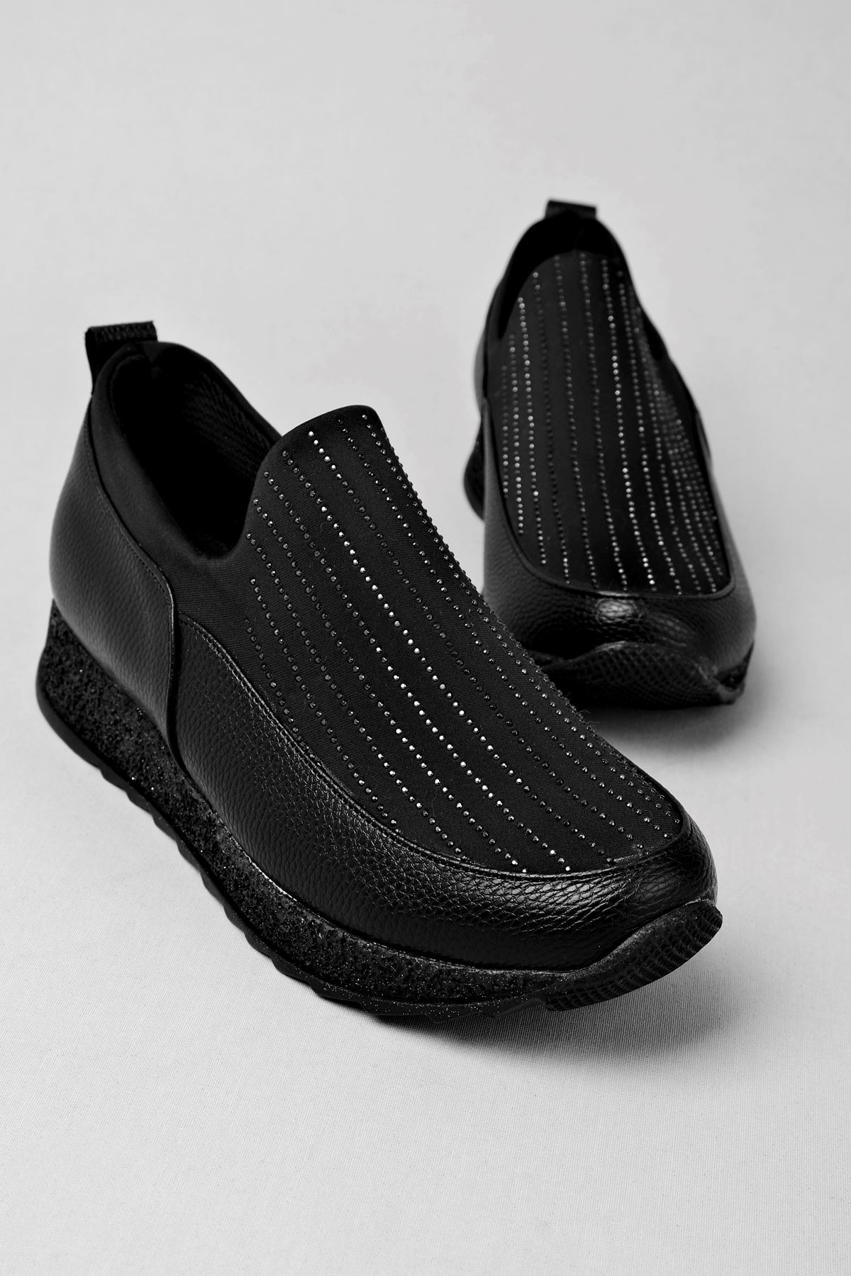 Amaya Kadın Minik Taş Detaylı Günlük Ayakkabı-siyah