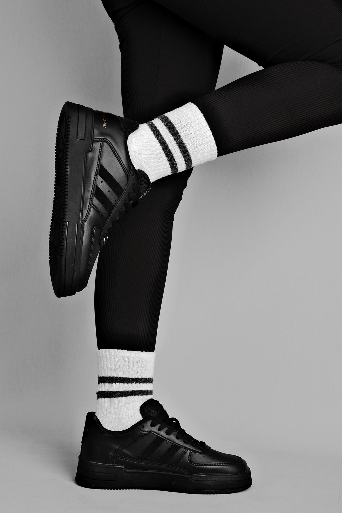 Rowena Kadın Delikli Spor Ayakkabısı-siyah