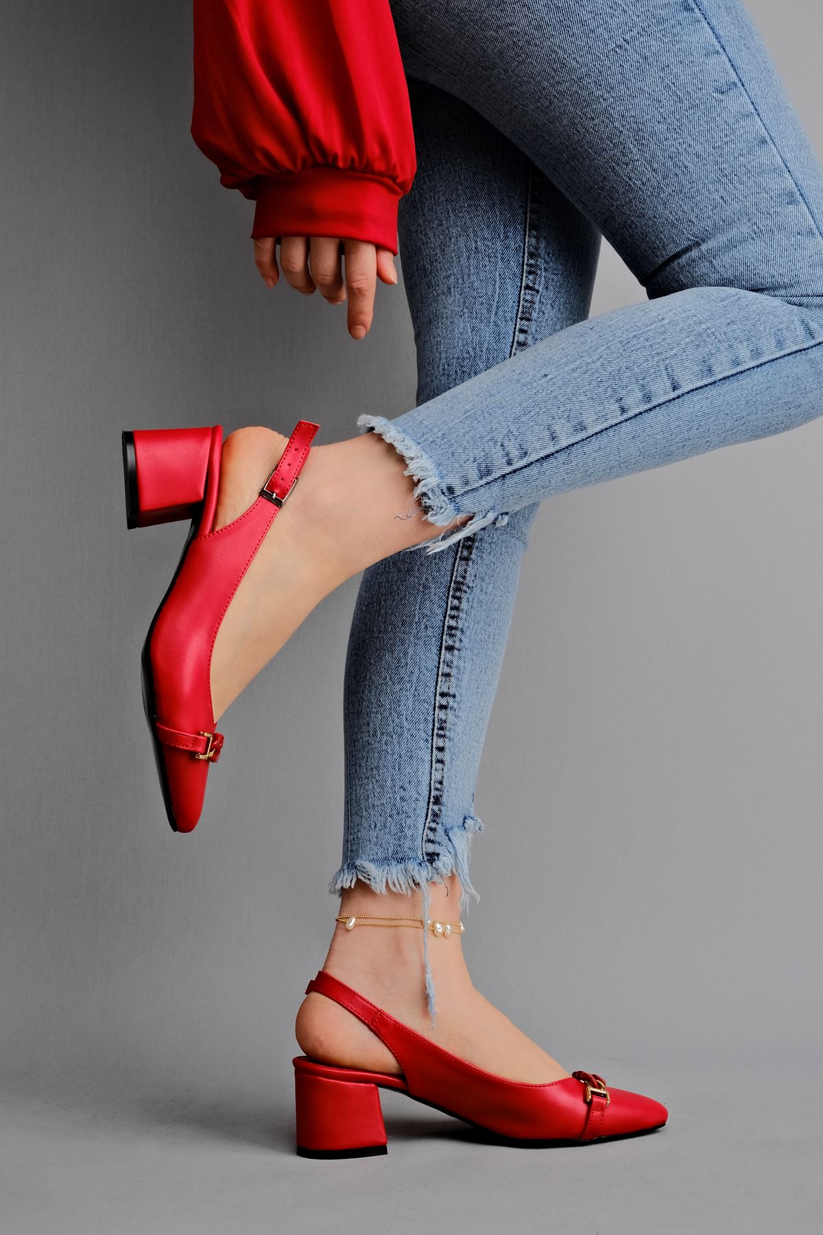 Orian Kadın Zincir Detaylı Sivri Burun Topuklu Ayakkabı-Kırmızı