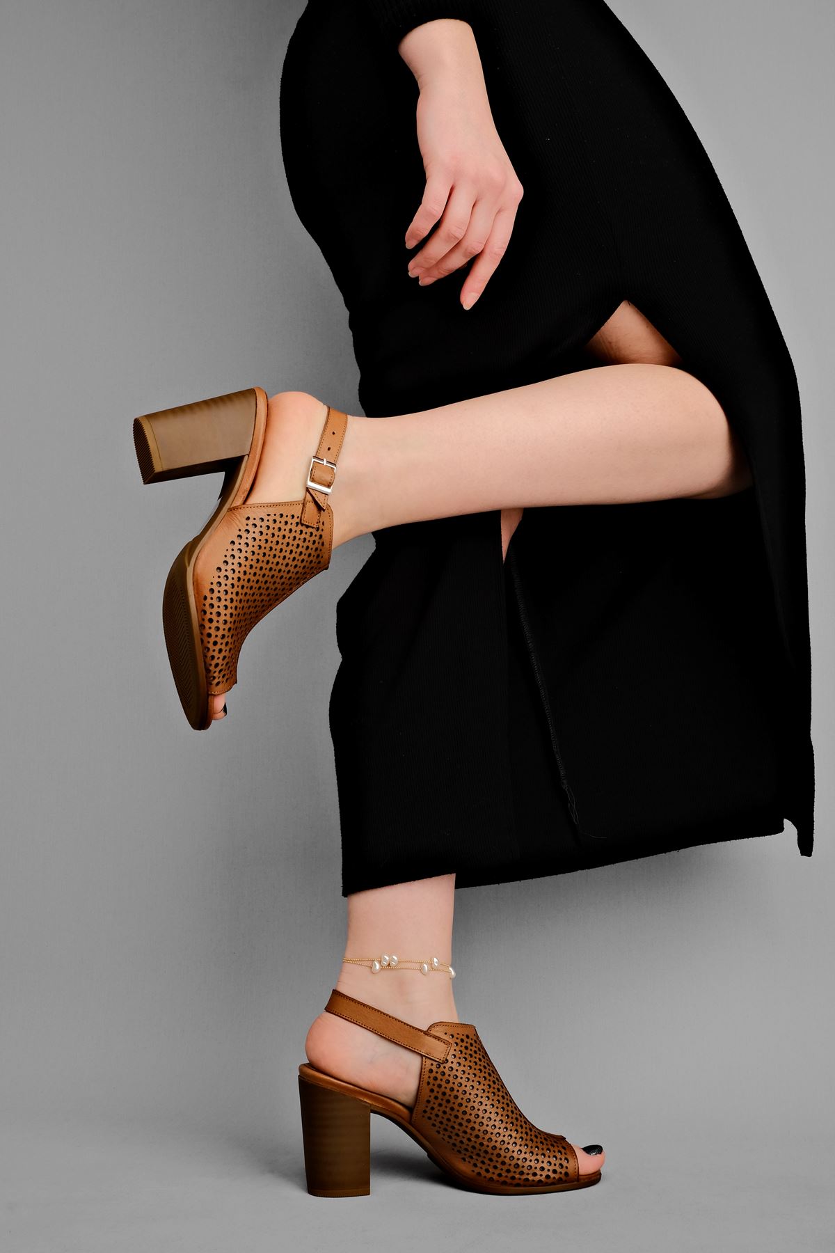 Vesta Kadın Hakiki Deri Topuklu Ayakkabı Üstü Delikli-Taba