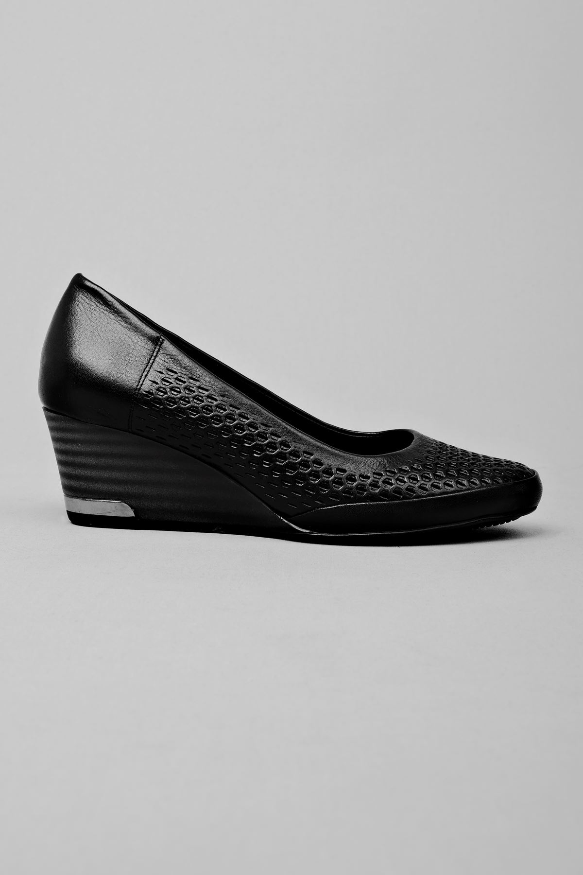 Sierta Kadın Hakiki Deri Ayakkabı Petek Desenli-siyah
