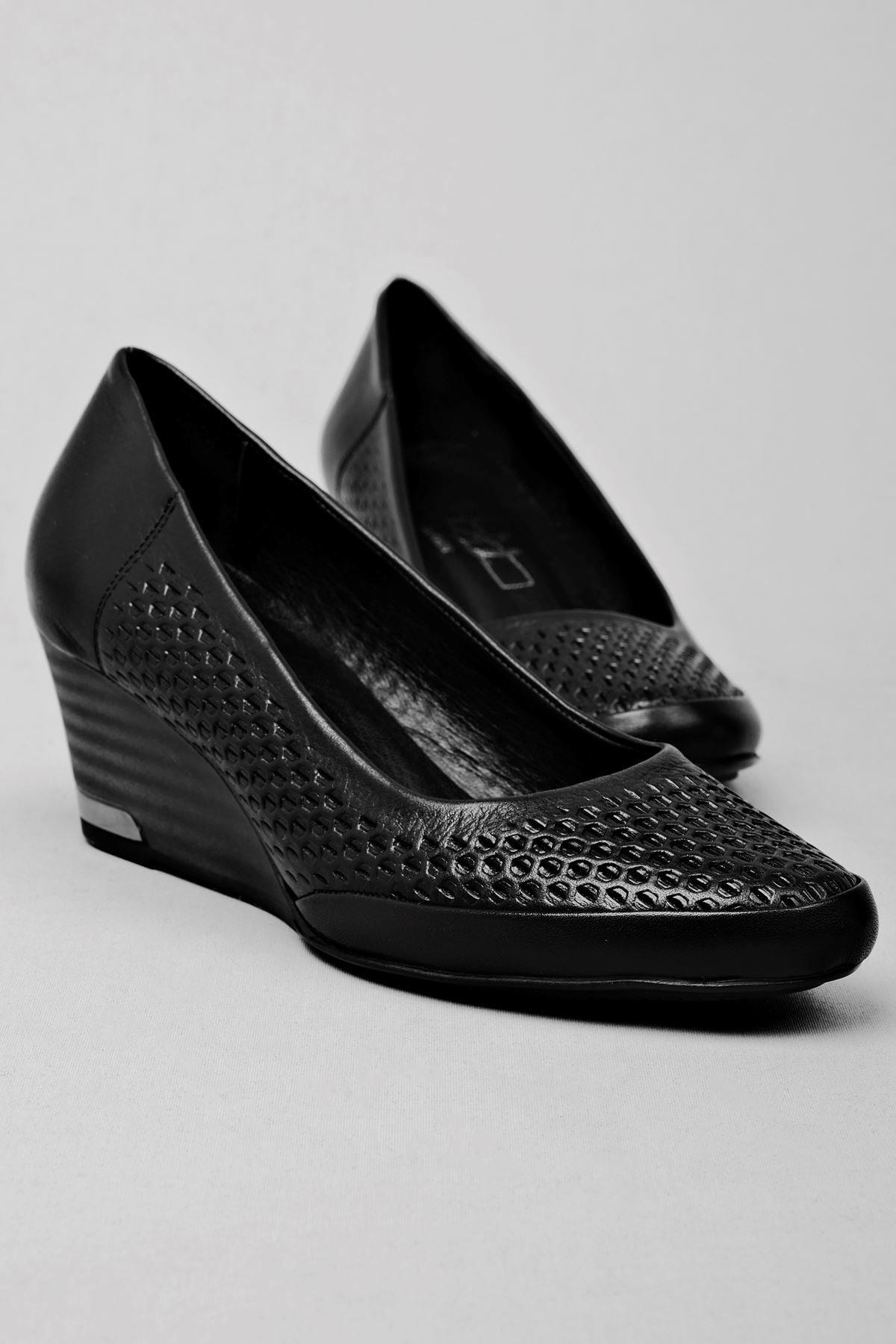 Sierta Kadın Hakiki Deri Ayakkabı Petek Desenli-siyah