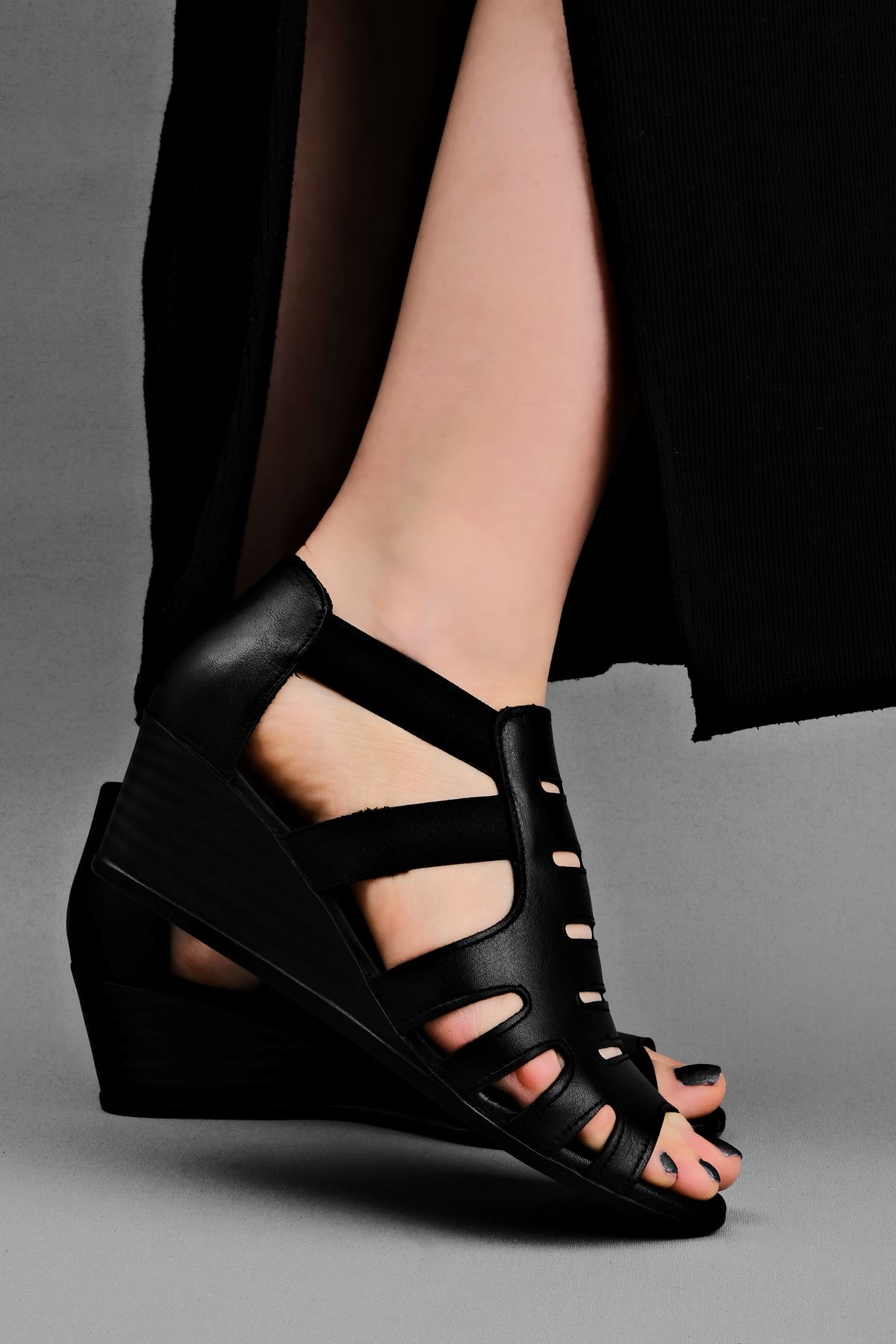Kleos Kadın Hakiki Deri Sandalet Lastik Detaylı-siyah