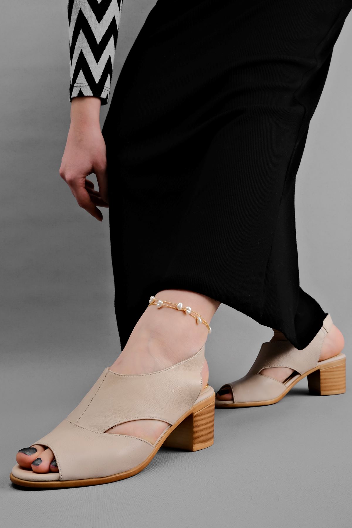 Breda Kadın Hakiki Deri Topuklu Ayakkabı-Krem