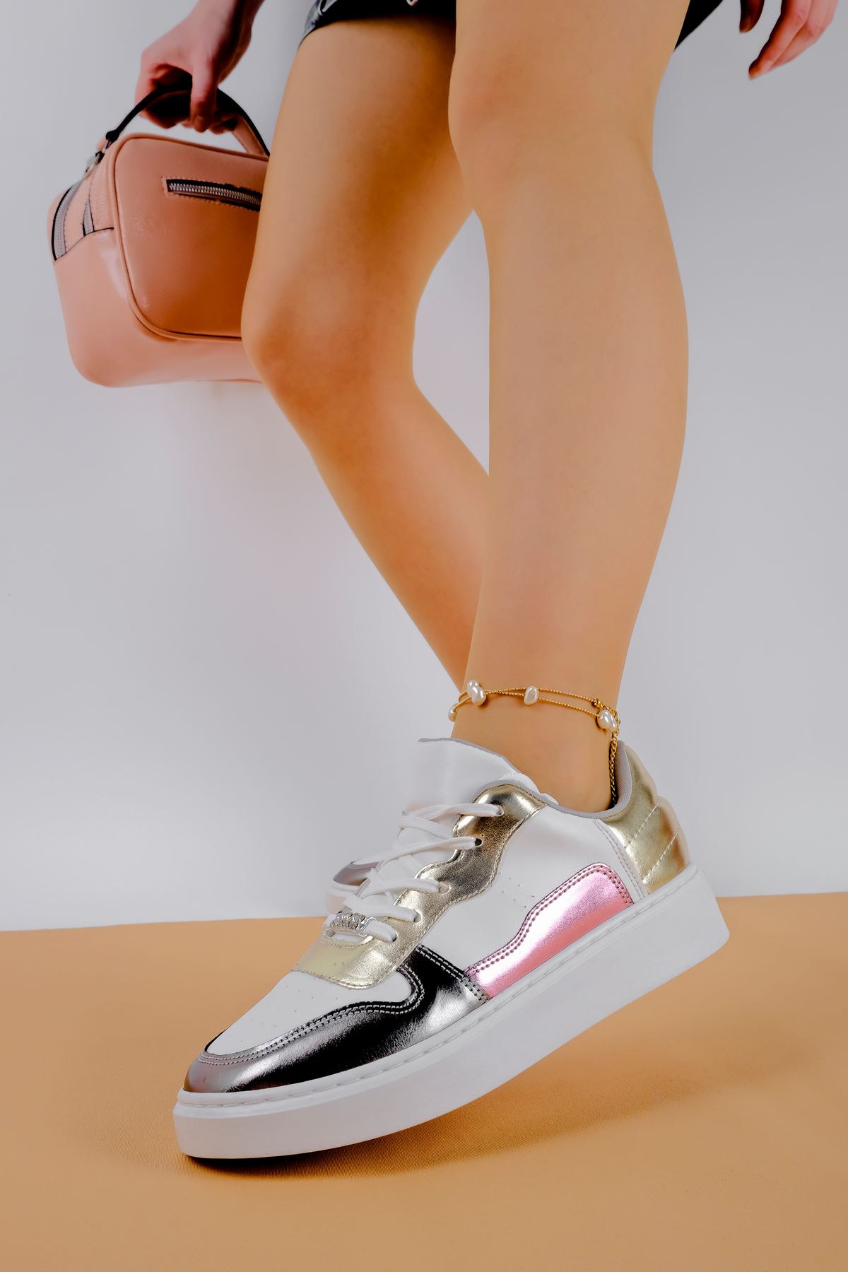 Mandy Kadın Taş Detaylı Spor Ayakkabı-Gold