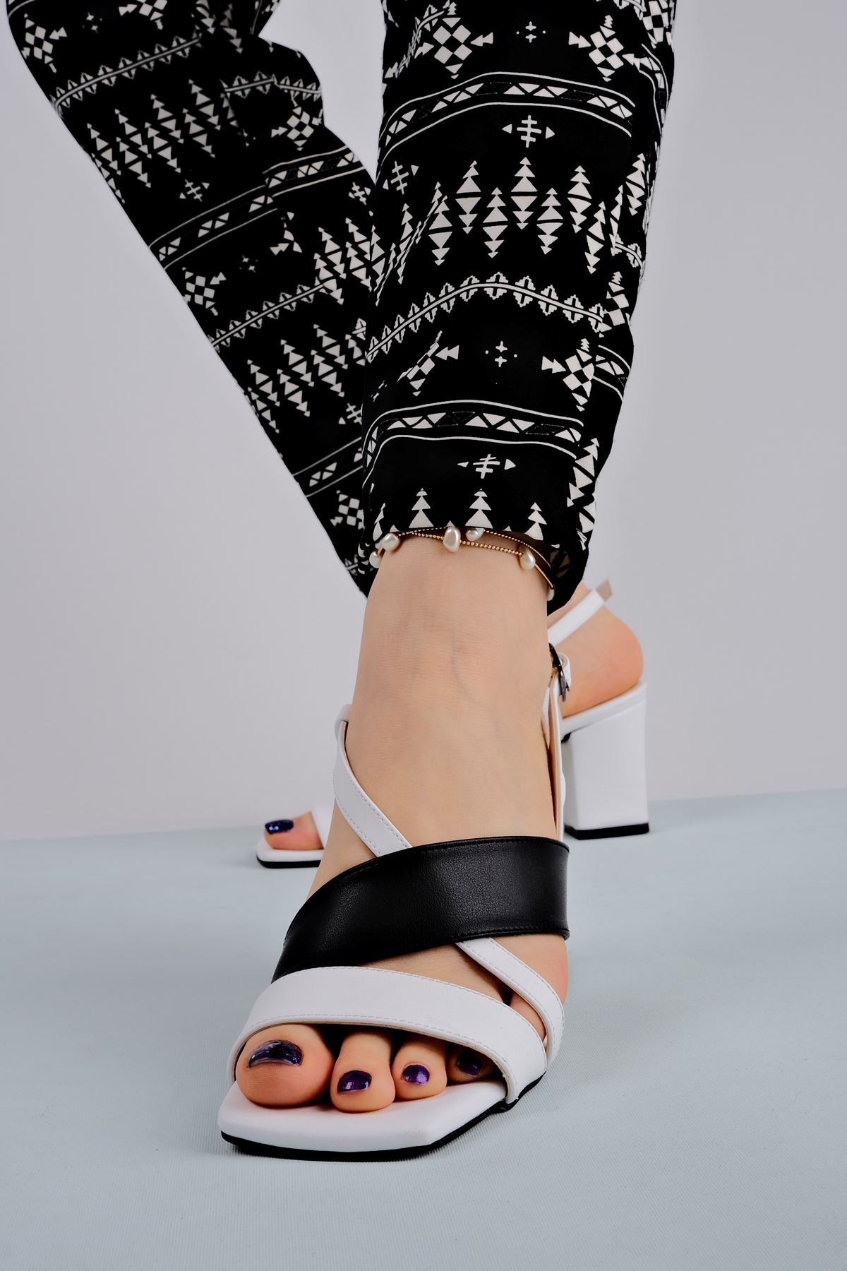 Kadın Topuklu Ayakkabı Renkli Çapraz Detaylı-siyah