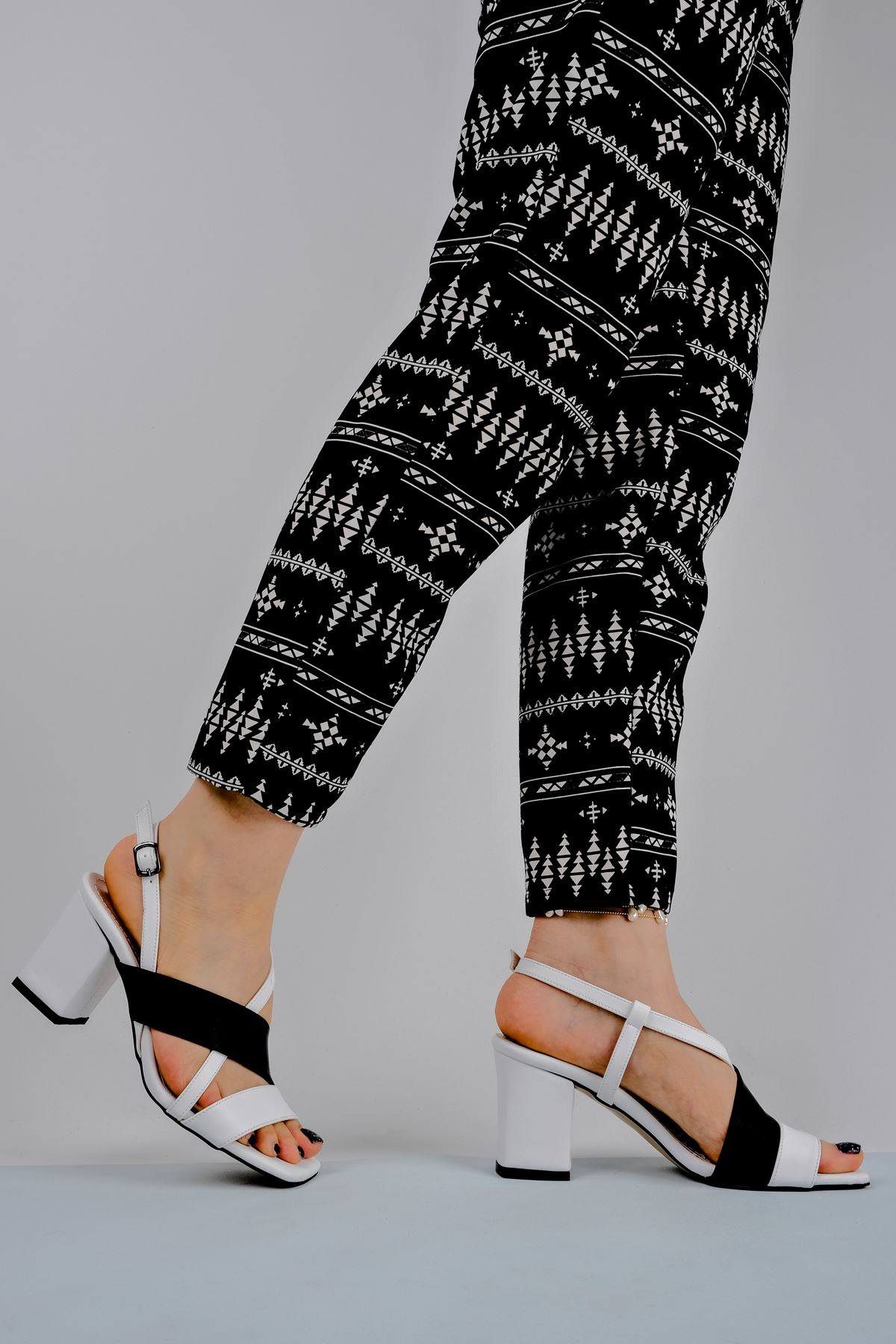 Kadın Topuklu Ayakkabı Renkli Çapraz Detaylı-siyah