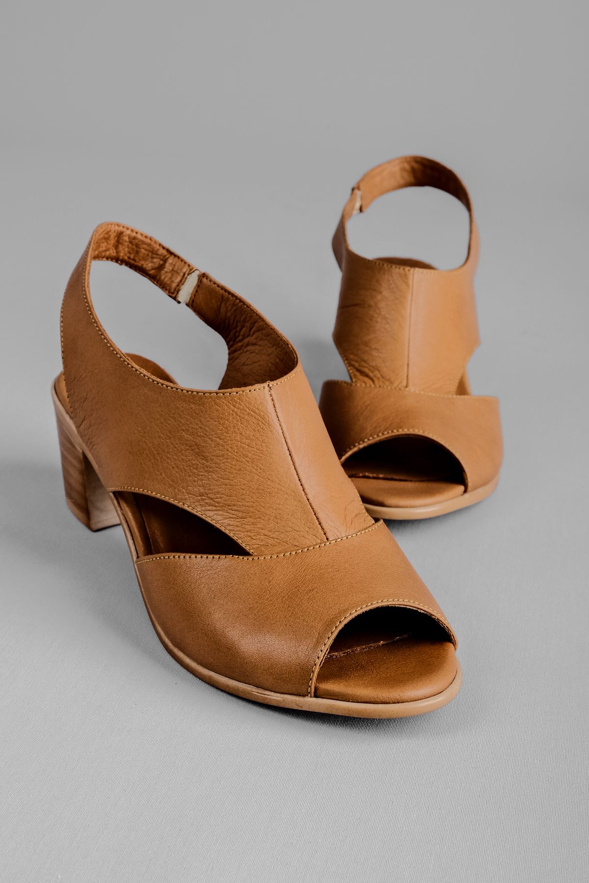 Breda Kadın Hakiki Deri Topuklu Ayakkabı-Taba