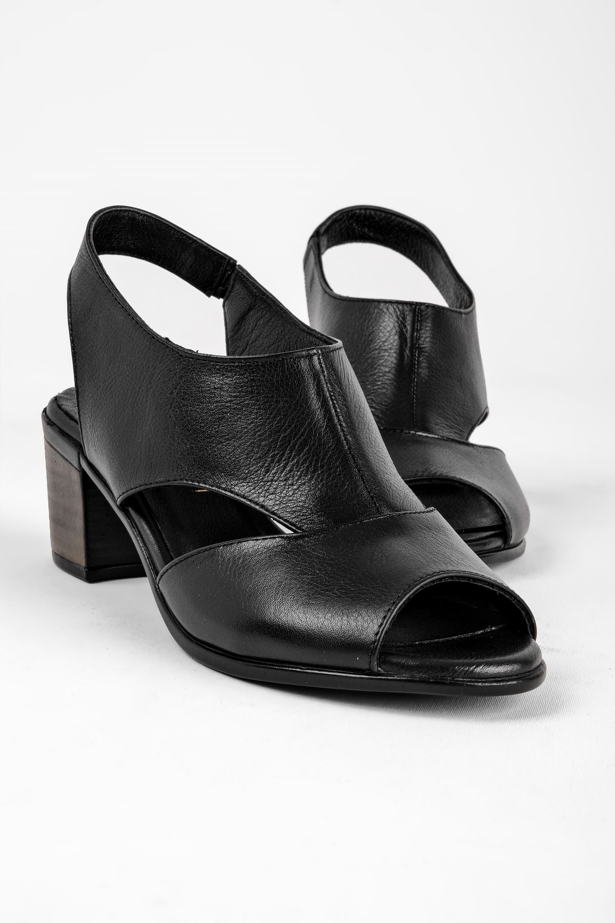 Breda Kadın Hakiki Deri Topuklu Ayakkabı-siyah