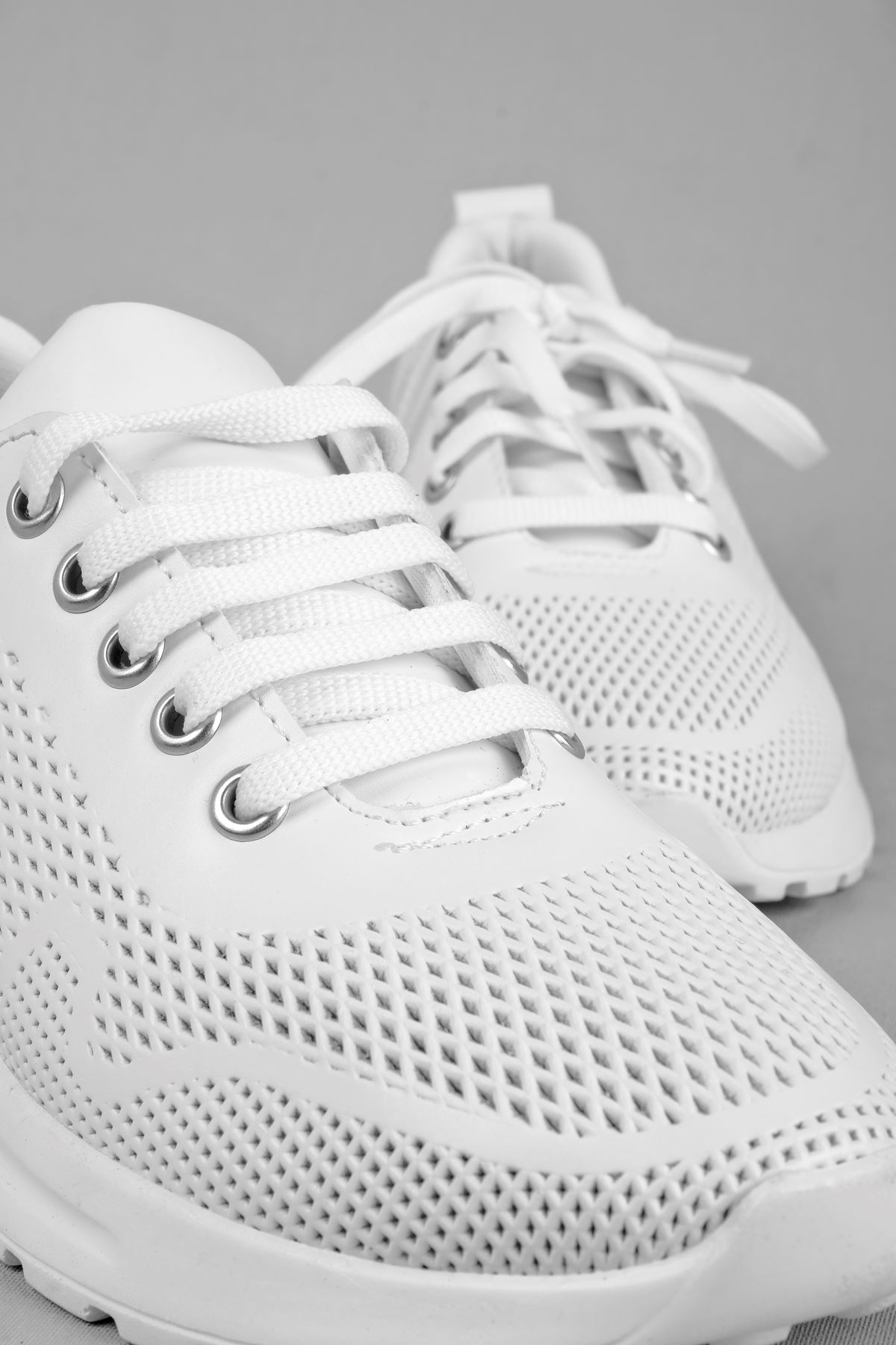 Miloze Kadın Spor Ayakkabı Delikli-beyaz