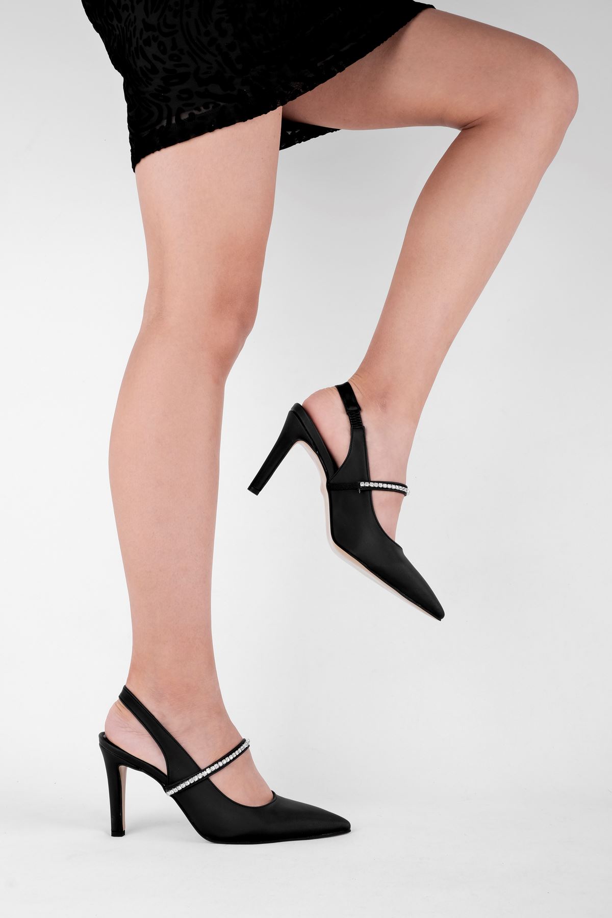 Leroy Kadın Taşlı Topuklu Ayakkabı-siyah