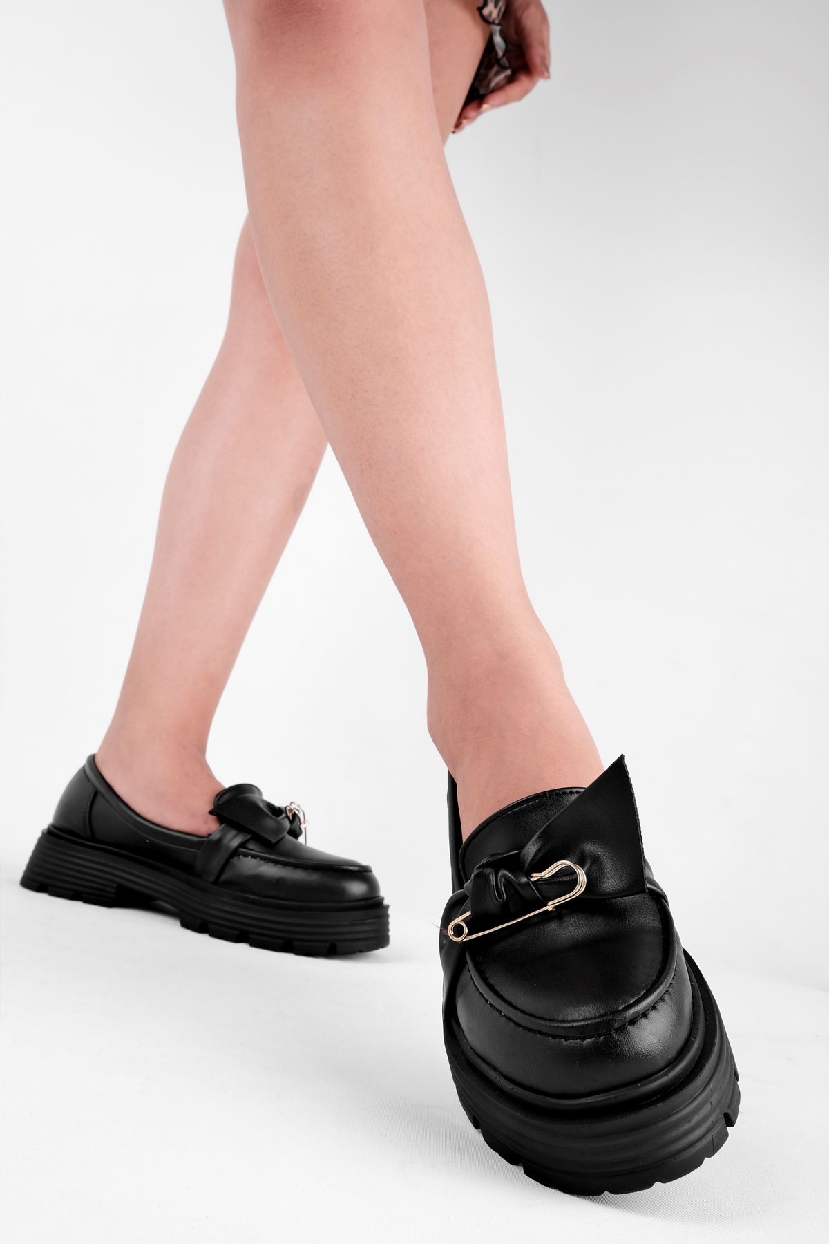 Lescel Kadın Oxford Ayakkabı Çengel İğne Detaylı-siyah