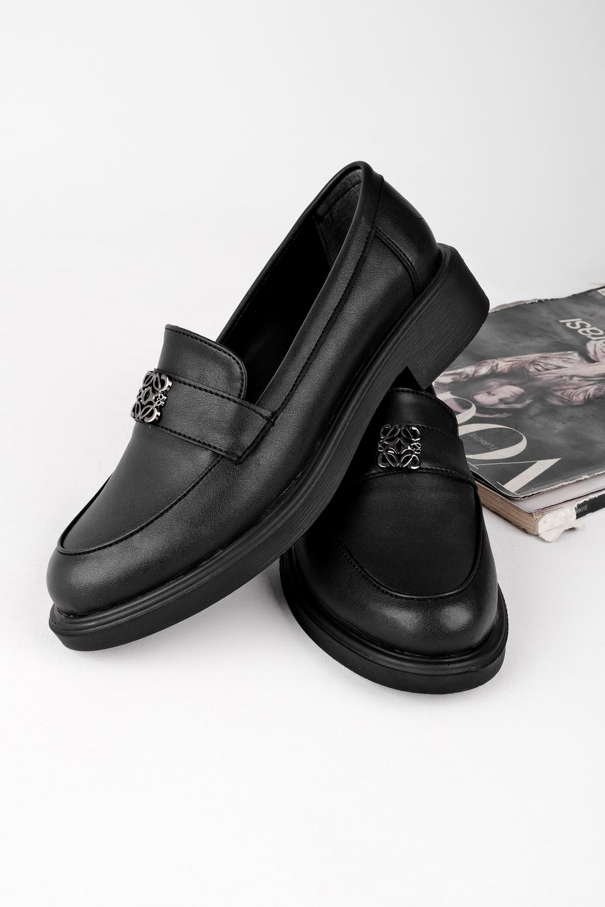 Lahey Kadın Şerit ve Toka Detaylı Günlük Ayakkabı-siyah