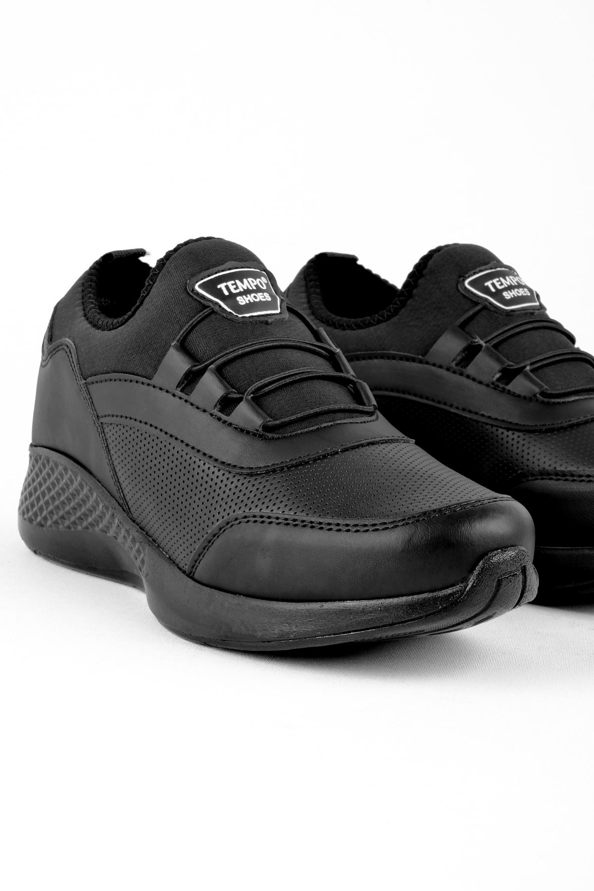 Milos Kadın Bağcık Detaylı Spor Ayakkabı-siyah
