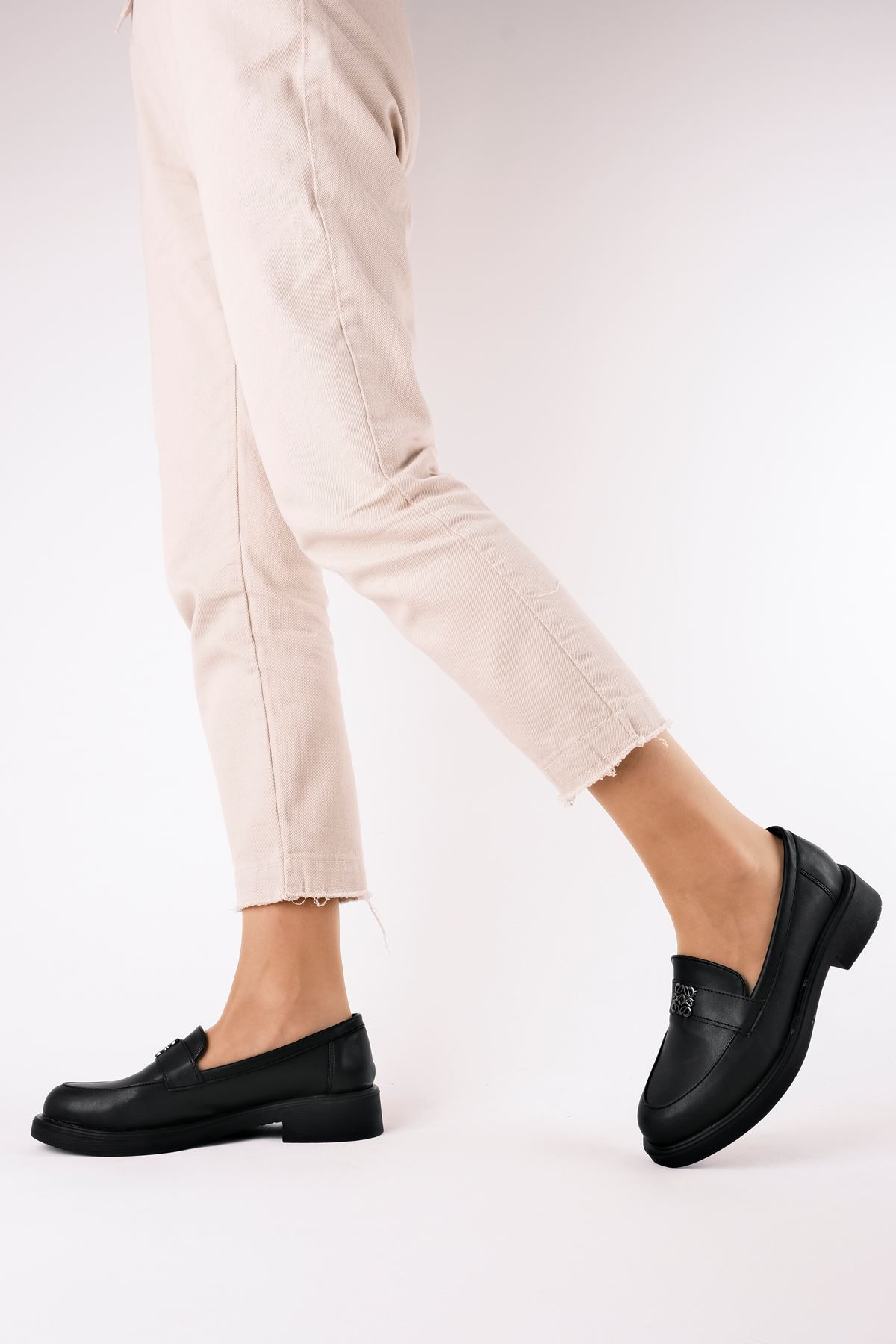 Lahey Kadın Şerit ve Toka Detaylı Günlük Ayakkabı-siyah
