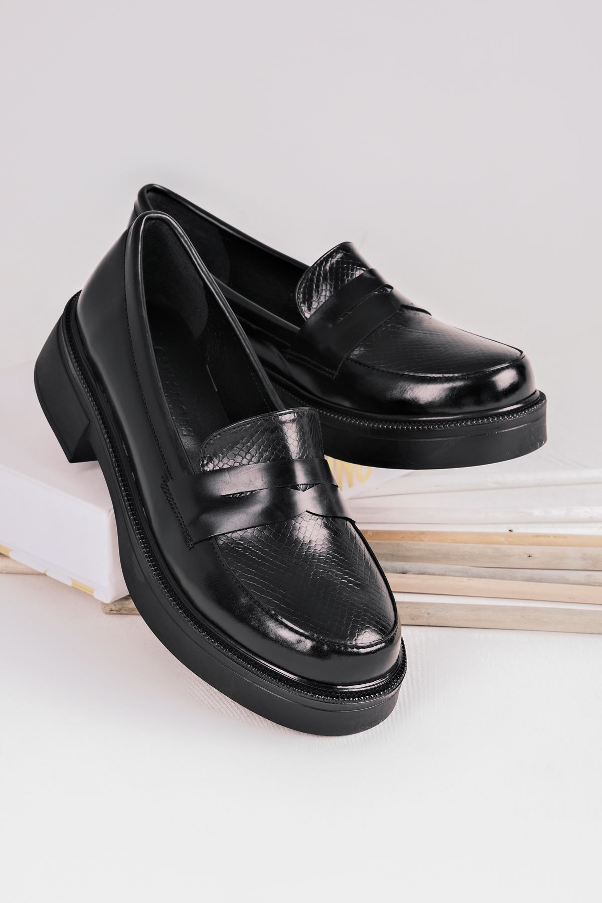 Abelia Kadın Oxford ayakkabı Kroko Desenli-siyah