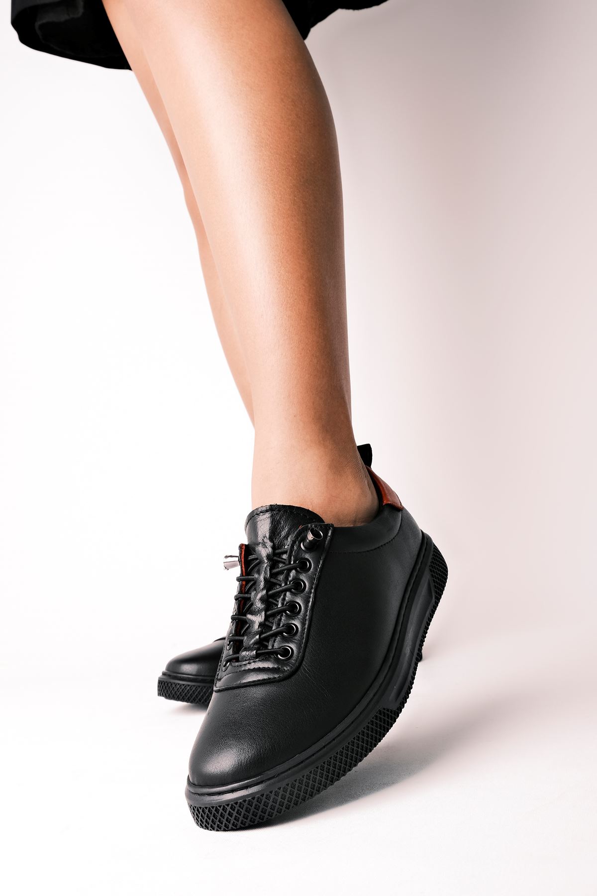 Riga Kadın Hakiki Deri Bağcıklı Spor Ayakkabı-siyah