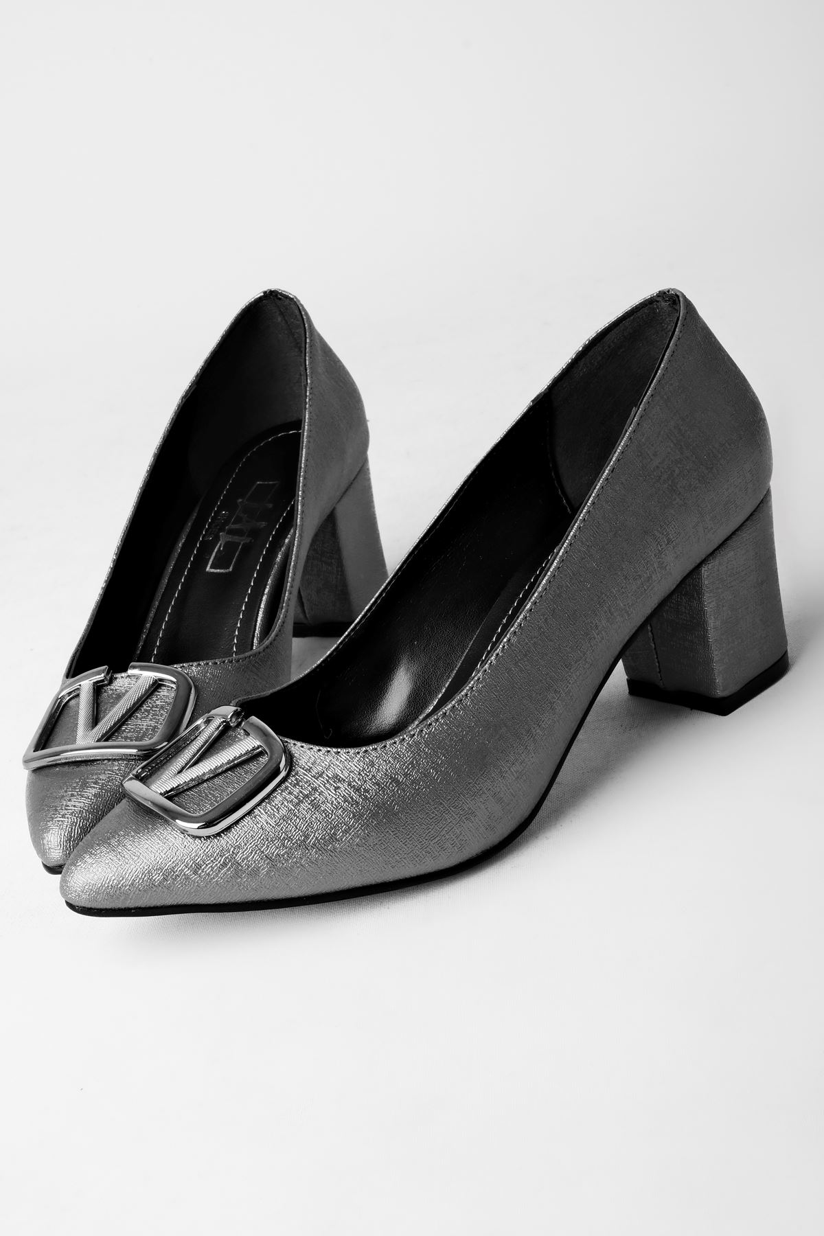 Daisy Kadın Topuklu Ayakkabı Metal V Detaylı-Gri