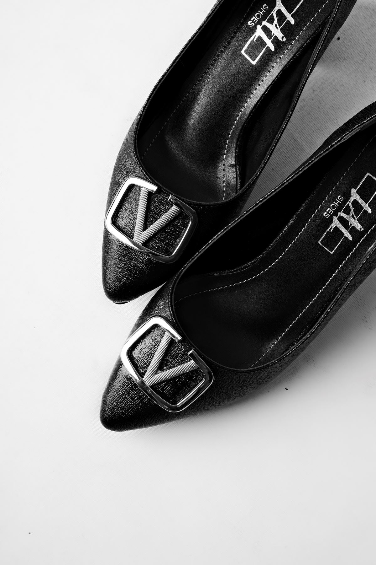 Daisy Kadın Topuklu Ayakkabı Metal V Detaylı-siyah