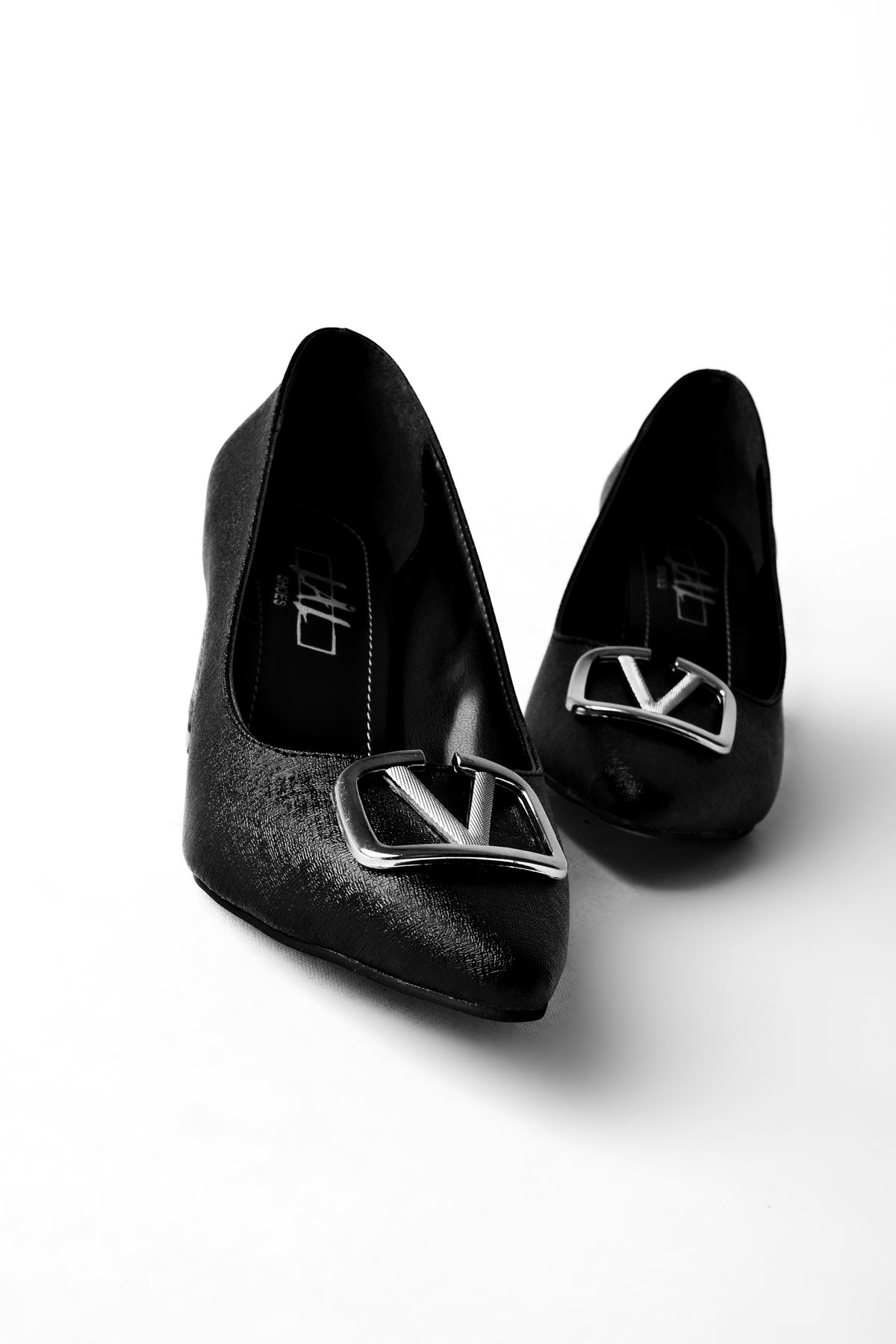 Daisy Kadın Topuklu Ayakkabı Metal V Detaylı-siyah