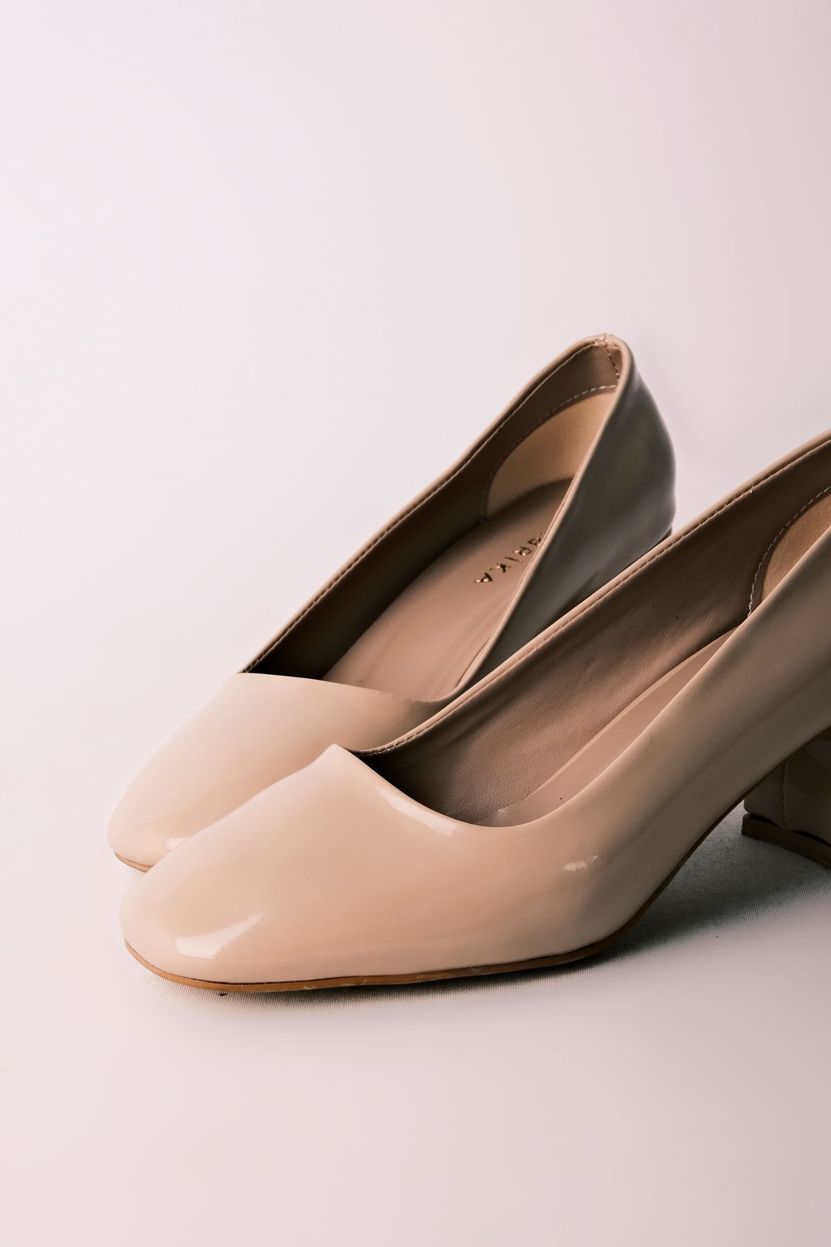Edna Kadın Topuklu Ayakkabı Yuvarlak Burun-rugan krem