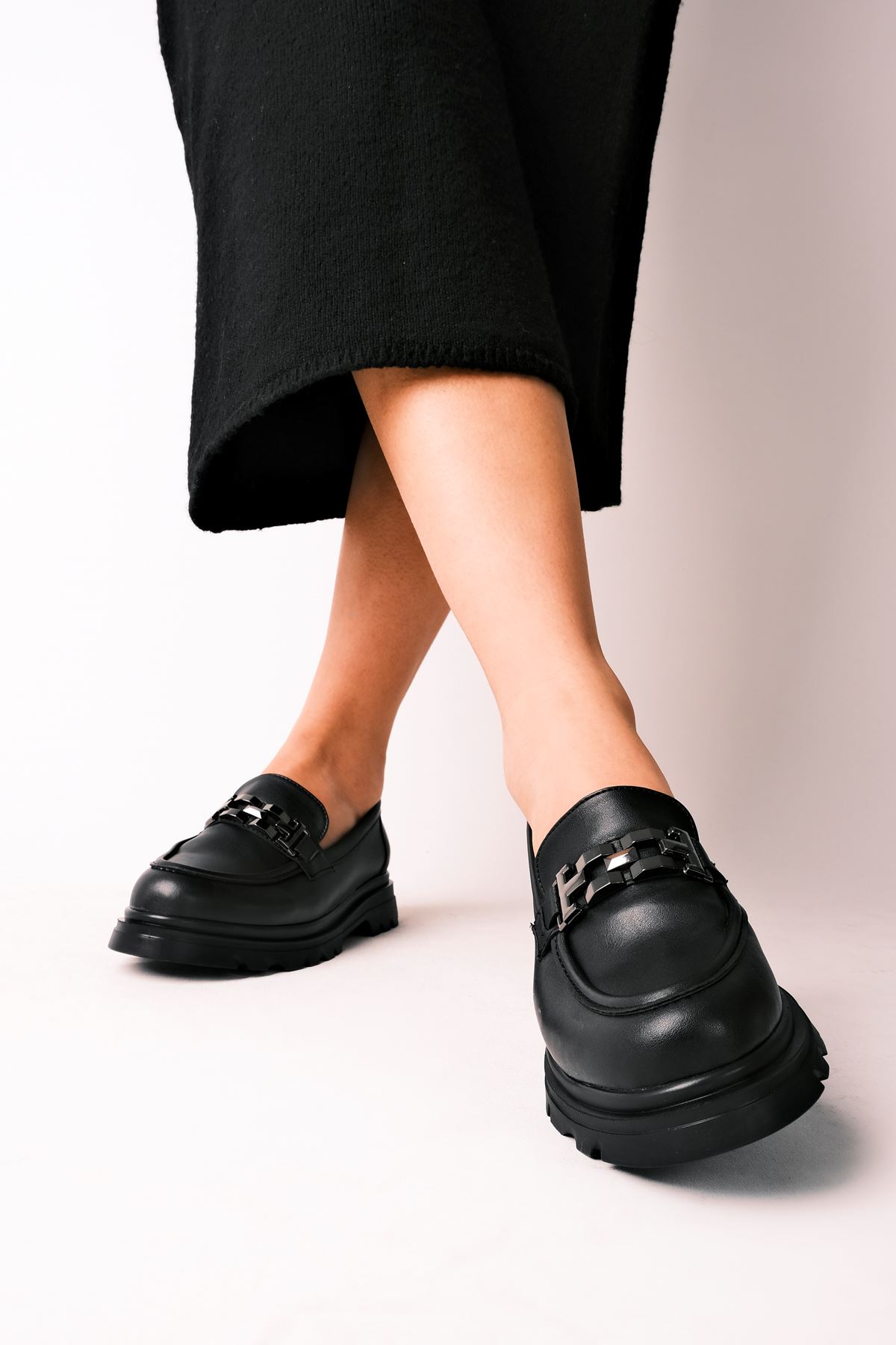 Narvos Metal Detay Kadın Oxford Ayakkabı-siyah