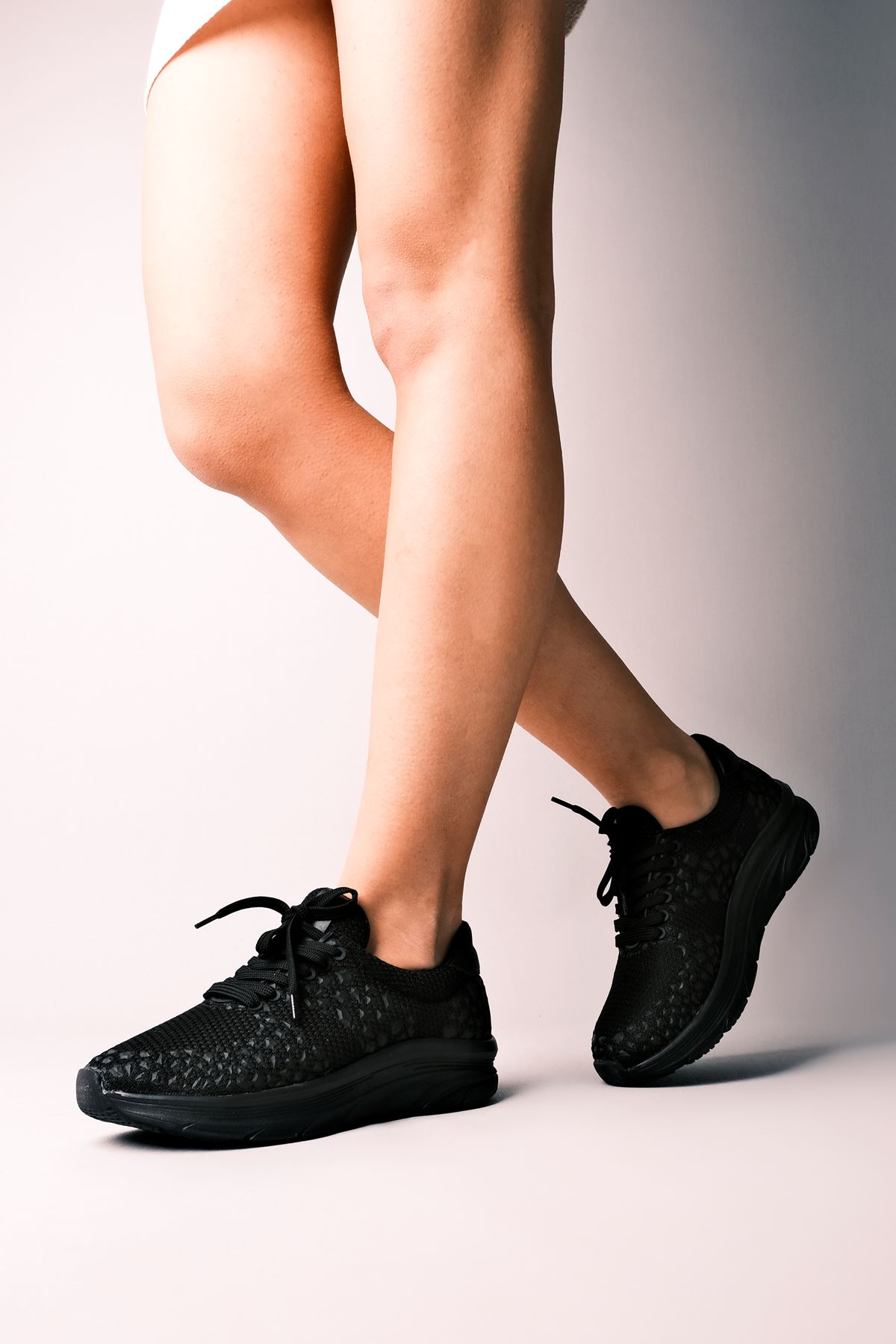 Toore Kadın Kabartma Detaylı Bağcıklı Spor Ayakkabı-S.Siyah