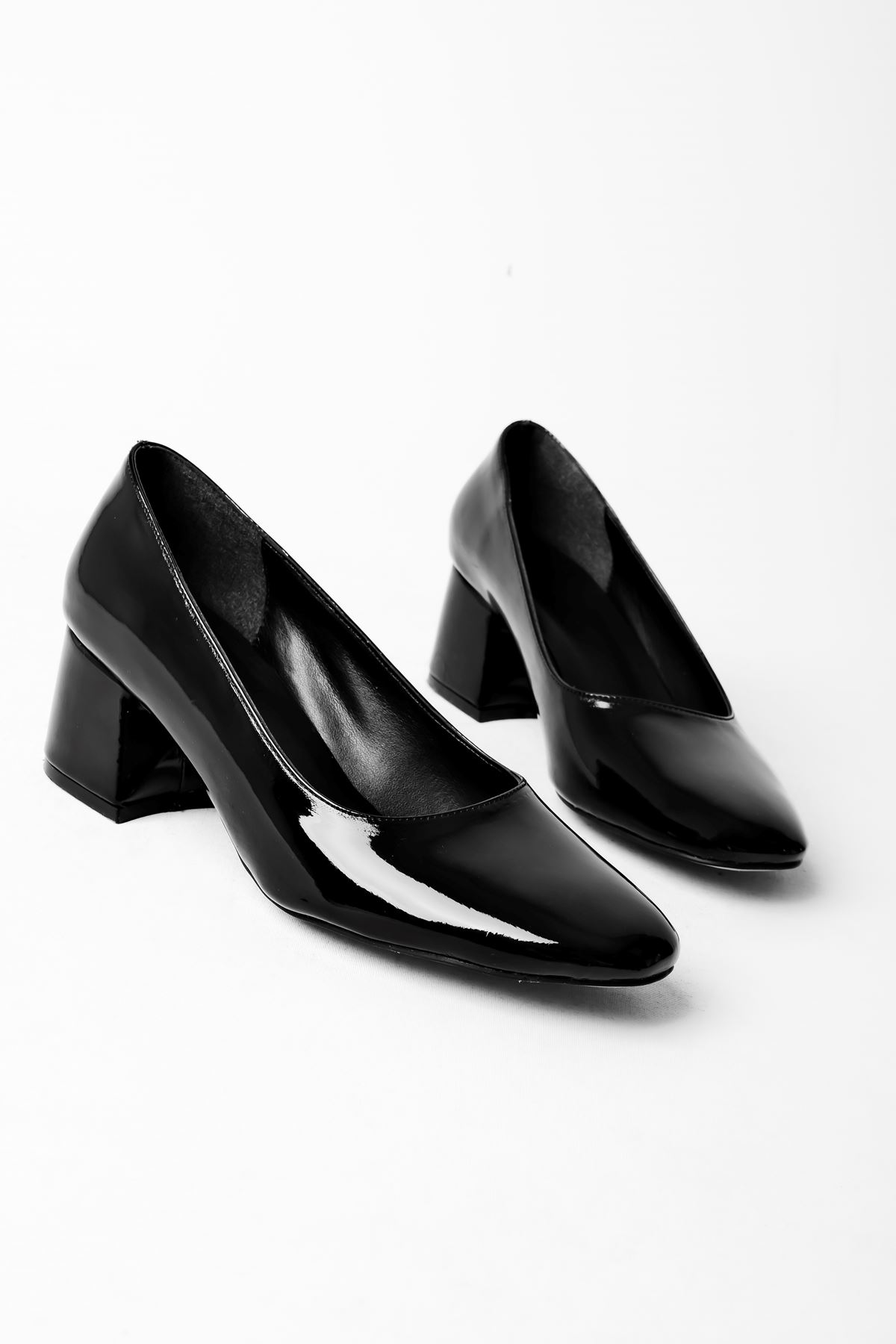 Edna Kadın Topuklu Ayakkabı Yuvarlak Burun-Rugan Siyah
