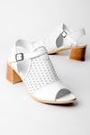 Zamzam Kadın Hakiki Deri Delik Detaylı Topuklu Ayakkabı-beyaz